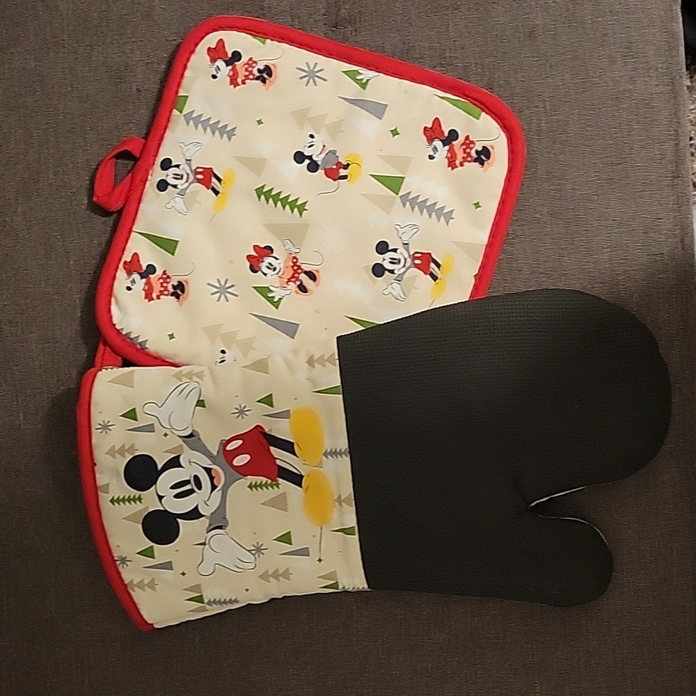 Mickey Mouse Christmas Oven Mit and Potholder